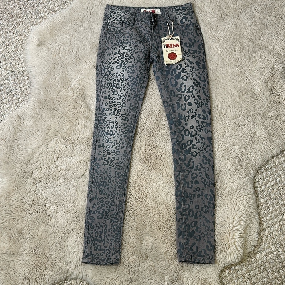 1st Kiss straight leg leopard print jeans, ombre, gray, skinny NWT  29” waist